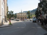 Plaza del Gevu y el ayuntamiento de Villaviciosa