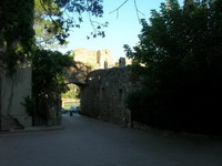 Arco de entrada en la muralla de San Martin de Ampurias