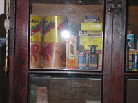Fotografa de un estante del Colmado o Bar-tienda del Museo Etnogrfico de Grandas de Salime